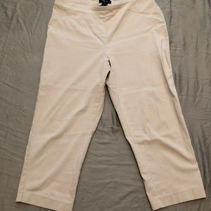EUC Style & Co. Beige Capris Size Large